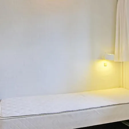 2 Bedroom In Apartman Allinge-Sandvig